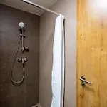 Modern & Minimalistic - Garage & Balcony Appartamento *