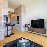 Apartment Modern & Minimalistic - Garage & Balcony *