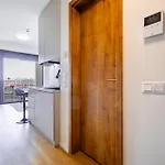 Apartment Modern & Minimalistic - Garage & Balcony