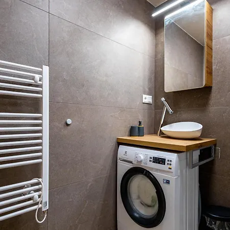 Modern & Minimalistic - Garage & Balcony 아파트 *