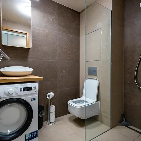 Modern & Minimalistic - Garage & Balcony Apartment *