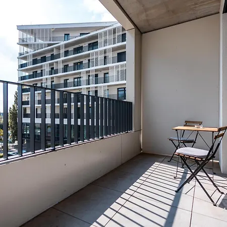 Modern & Minimalistic - Garage & Balcony Apartment Bratislava