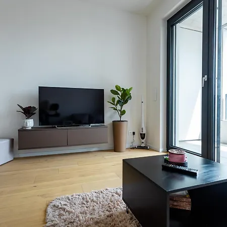 Modern & Minimalistic - Garage & Balcony 아파트