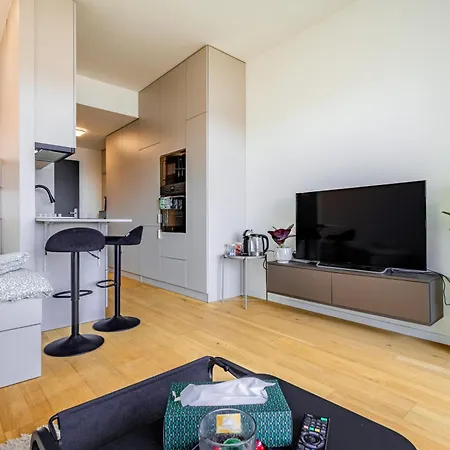 Apartment Modern & Minimalistic - Garage & Balcony *