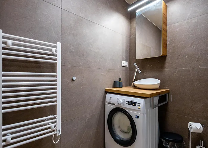 Modern & Minimalistic - Garage & Balcony Apartment *