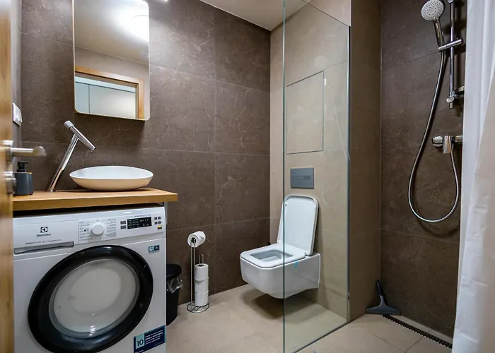 Modern & Minimalistic - Garage & Balcony Apartment *