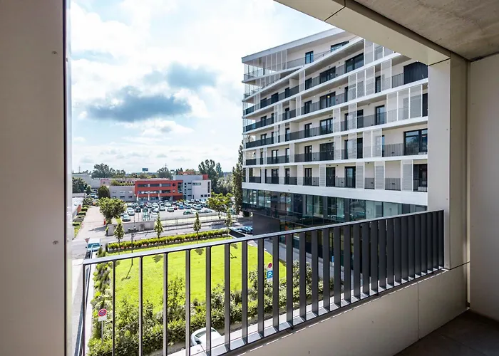 Modern & Minimalistic - Garage & Balcony Apartment Bratislava