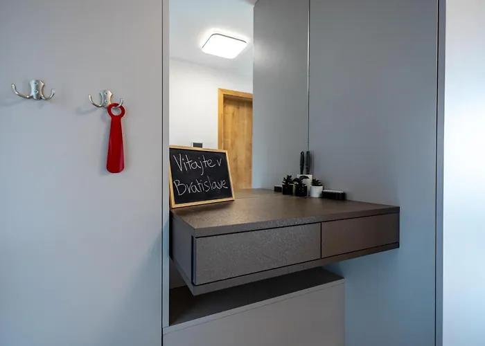 아파트 Modern & Minimalistic - Garage & Balcony 브라티슬라바