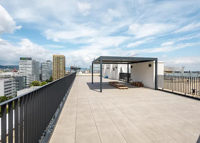 Apartment Modern & Minimalistic - Garage & Balcony