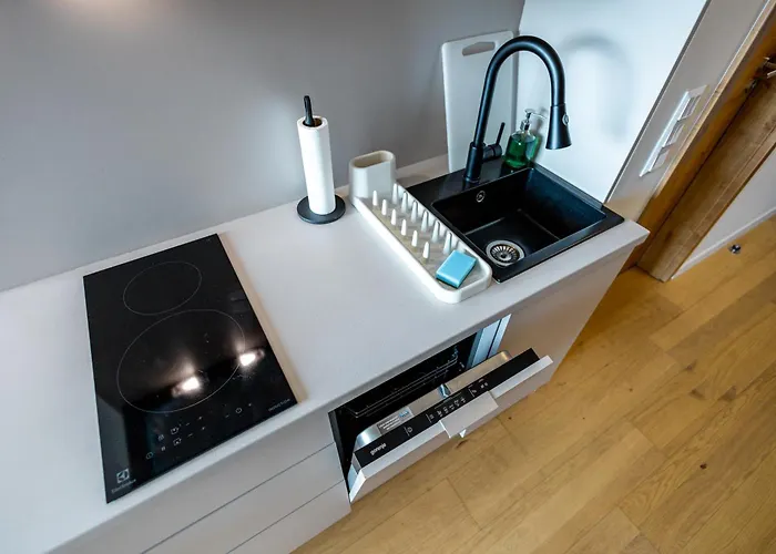 Apartment Modern & Minimalistic - Garage & Balcony