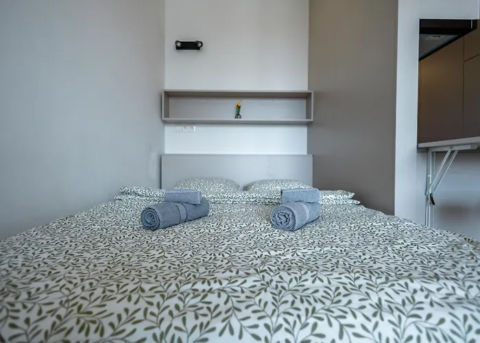 Modern & Minimalistic - Garage & Balcony 브라티슬라바