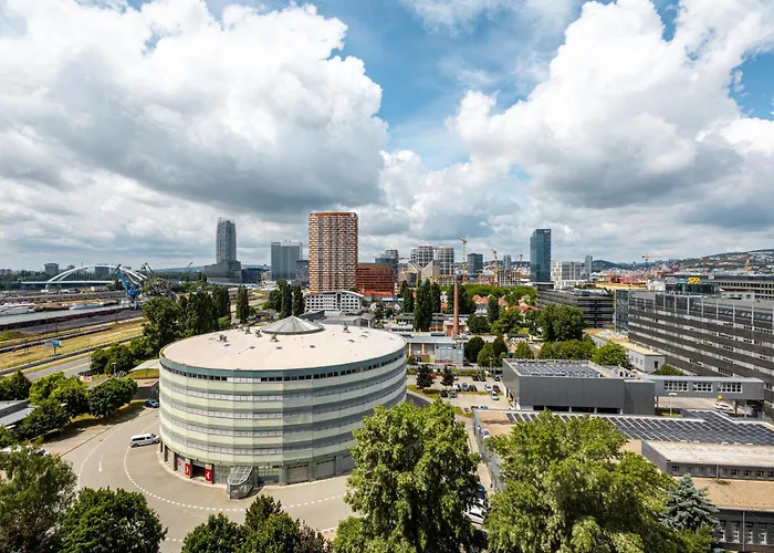 아파트 Modern & Minimalistic - Garage & Balcony *